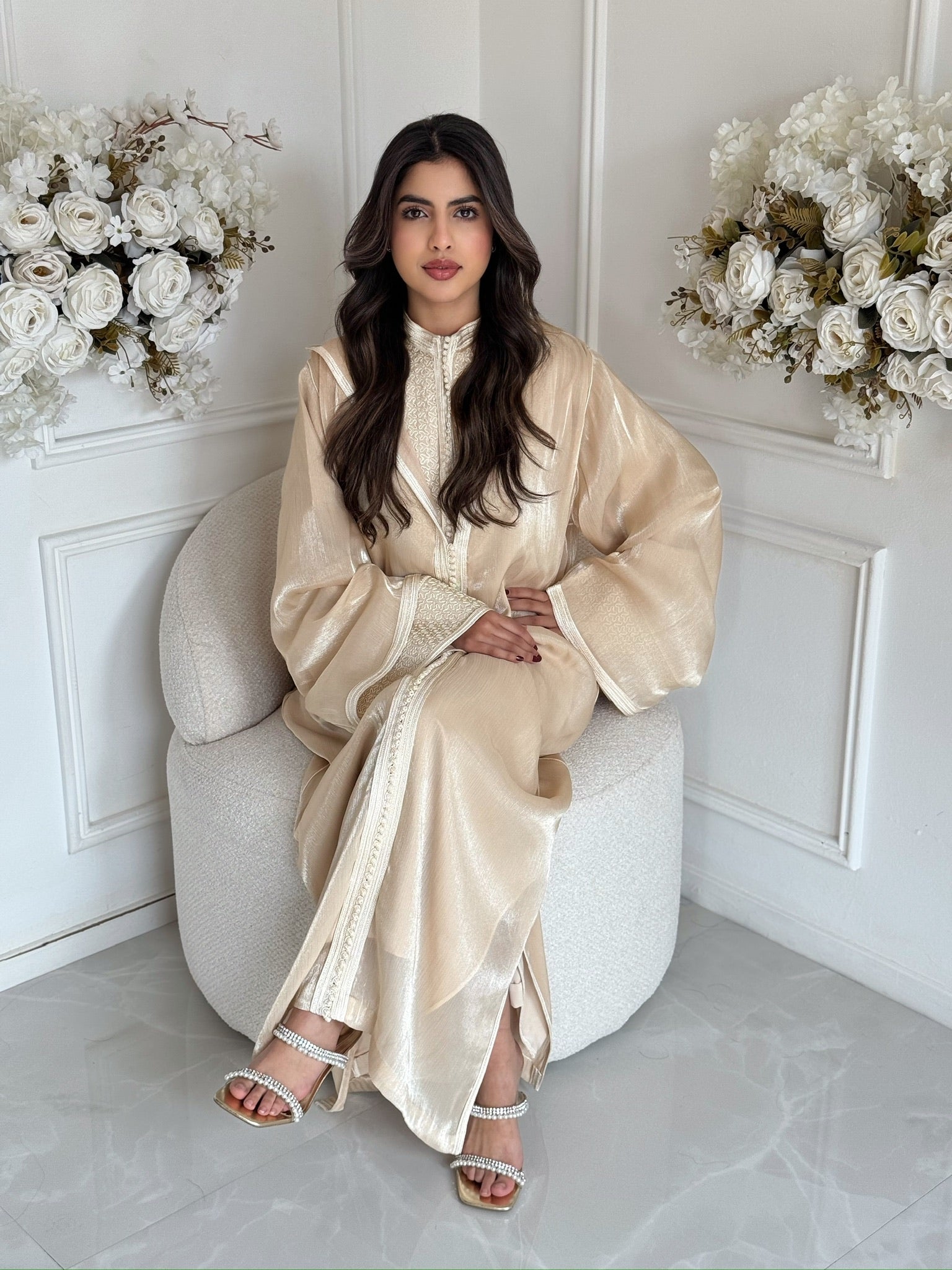 Elegant Moroccan jellaba Nourin with long sleeves and modest fit