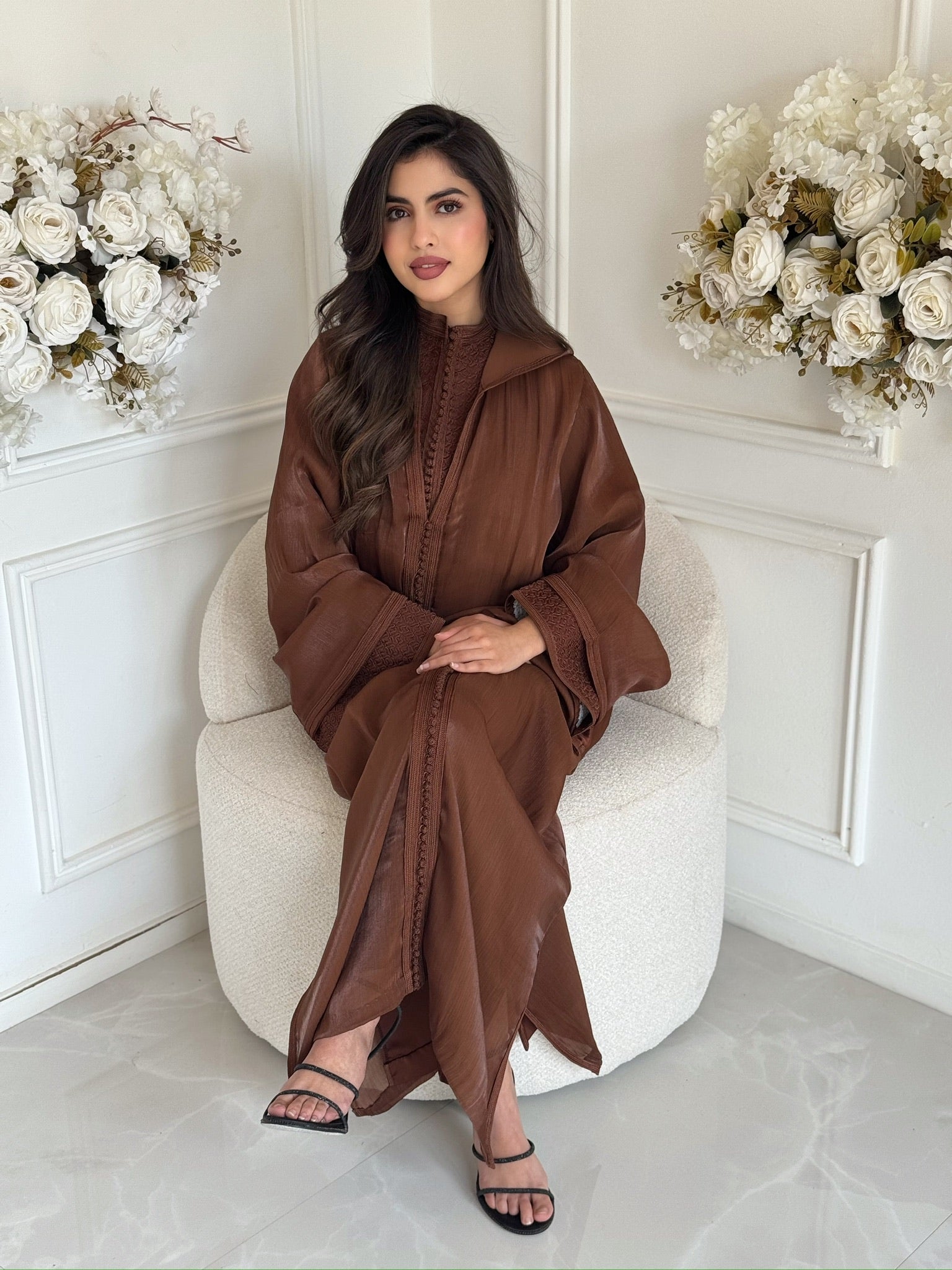 “Close-up of embroidered neckline and sleeves on Jellaba Amaani caftan”