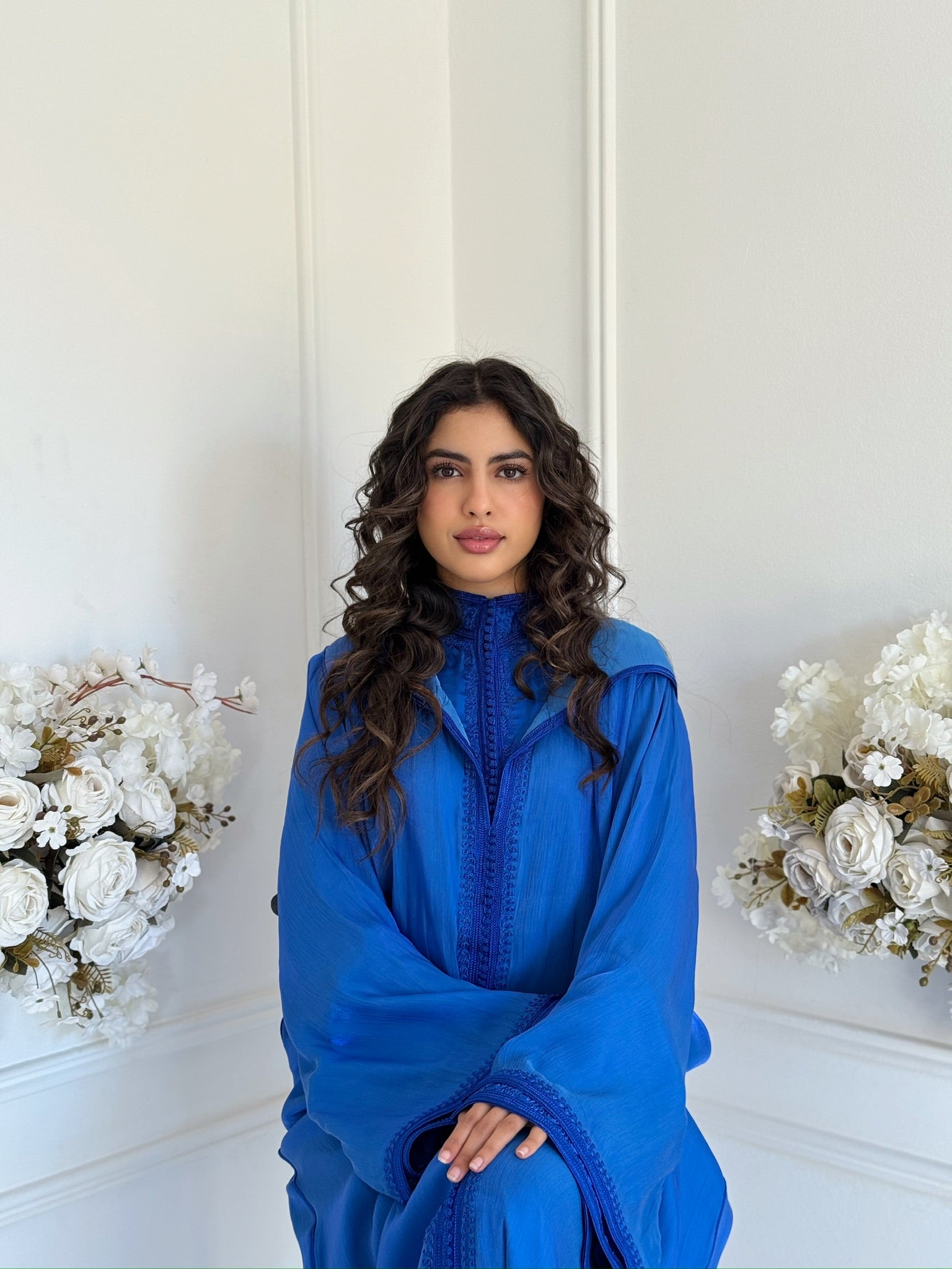 Luxury royal blue Moroccan jellaba – Jellaba Maryam front view