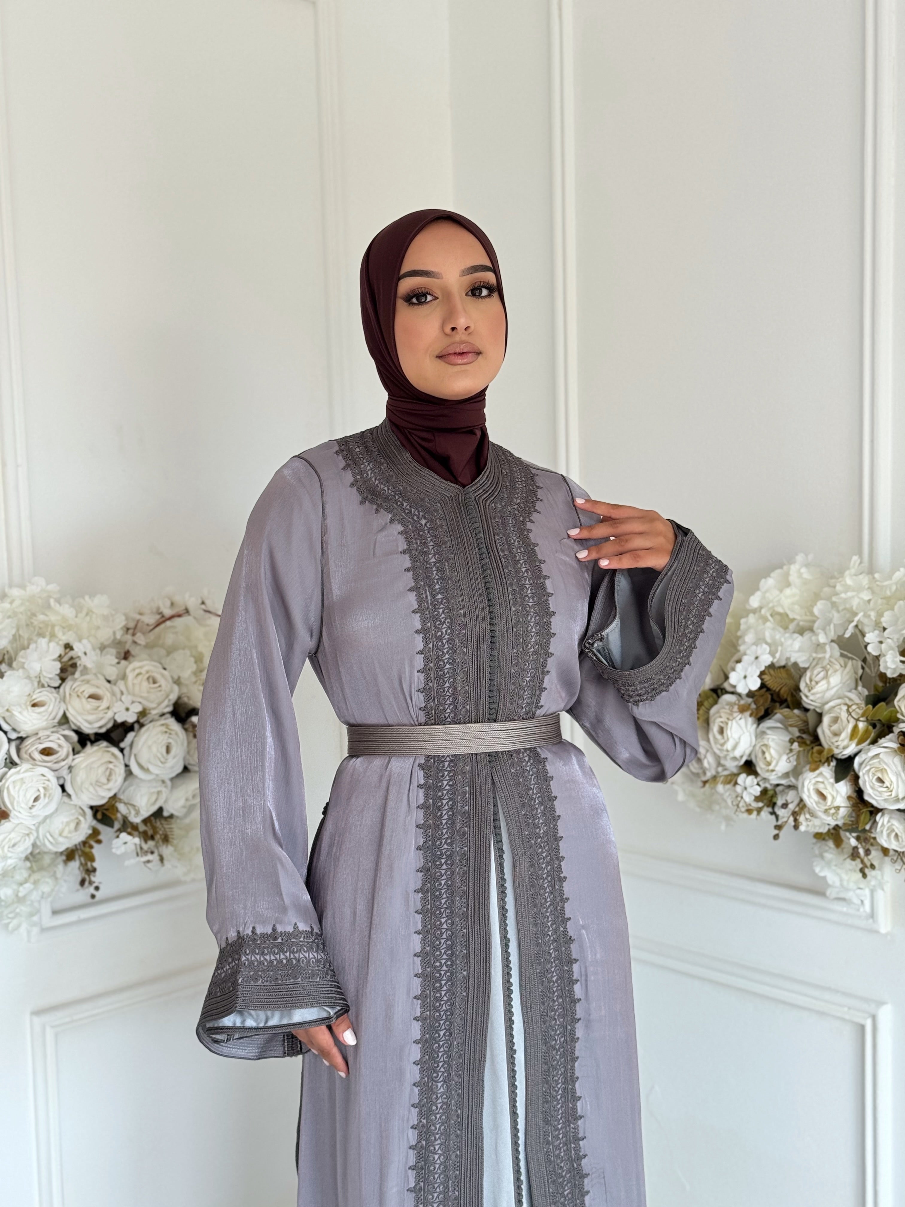 Model wearing the silver grey Takchita Maha made of organza with satin details