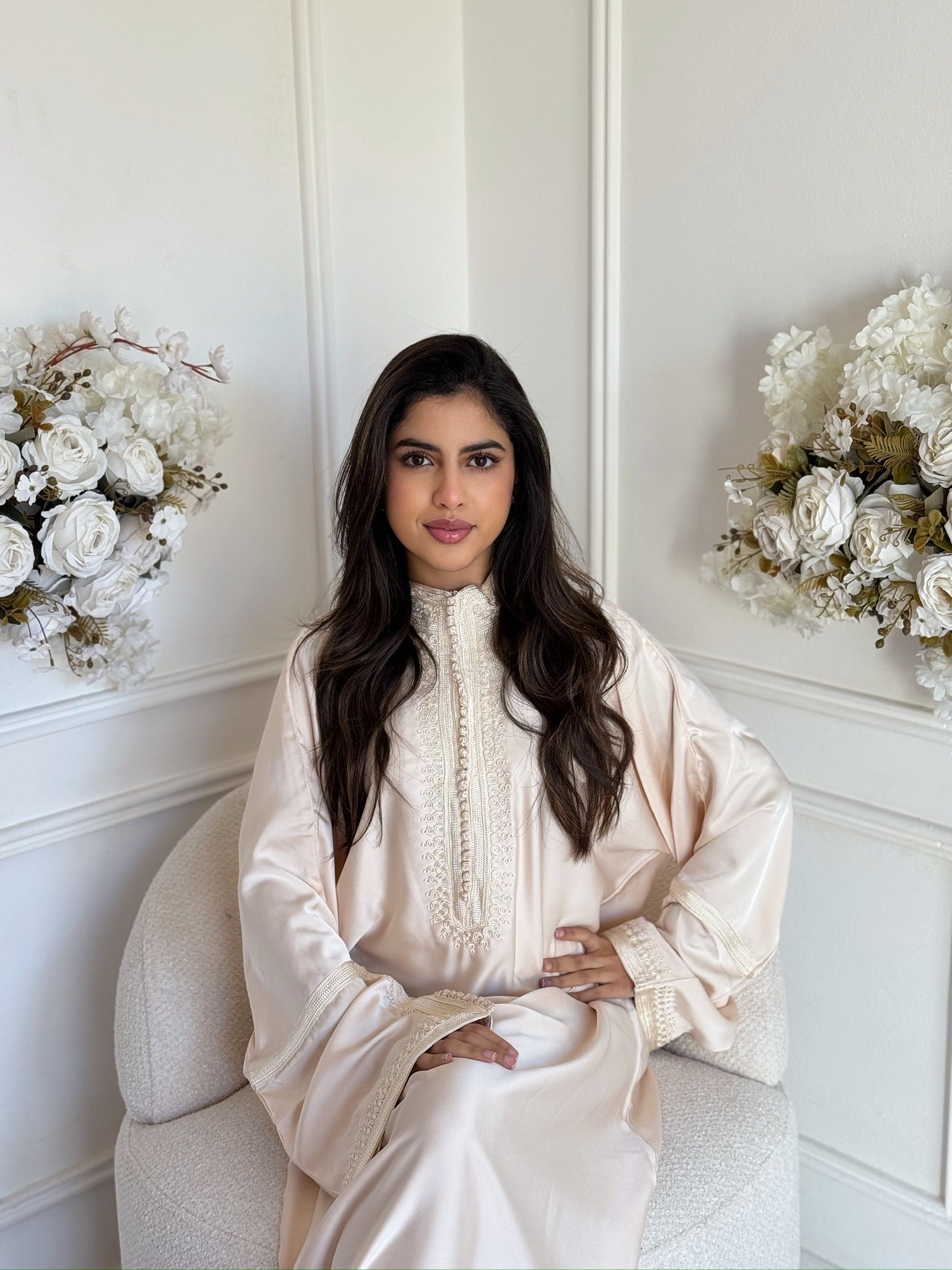 “Elegant Moroccan gandoura Nour for women in a soft neutral tone, featuring a loose and modest traditional design.”