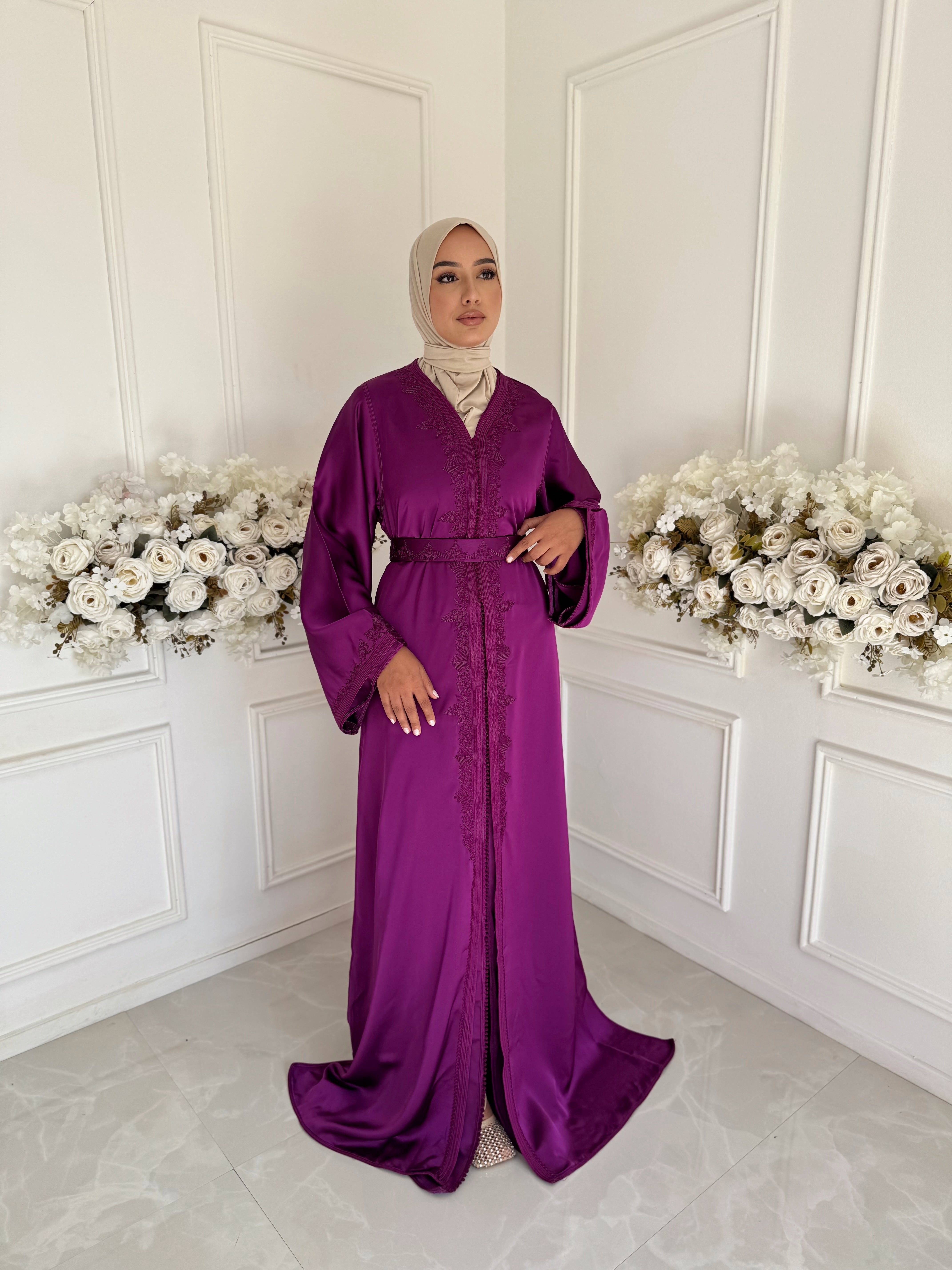 Elegant Moroccan two-piece takchita with refined embroidery and silky finish