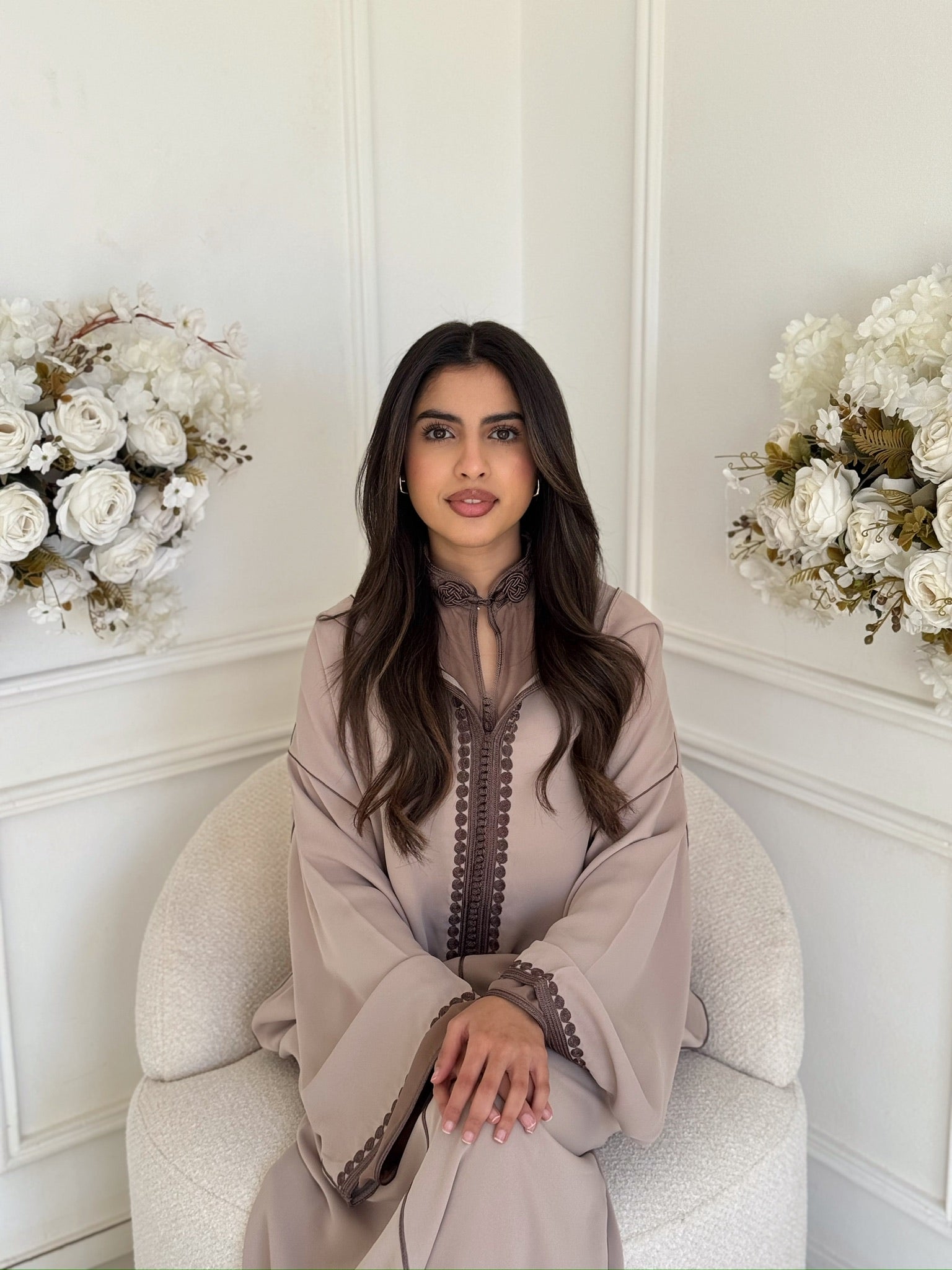 Woman wearing the Jellaba Naya, a luxury handmade Moroccan jellaba with an elegant modest design.