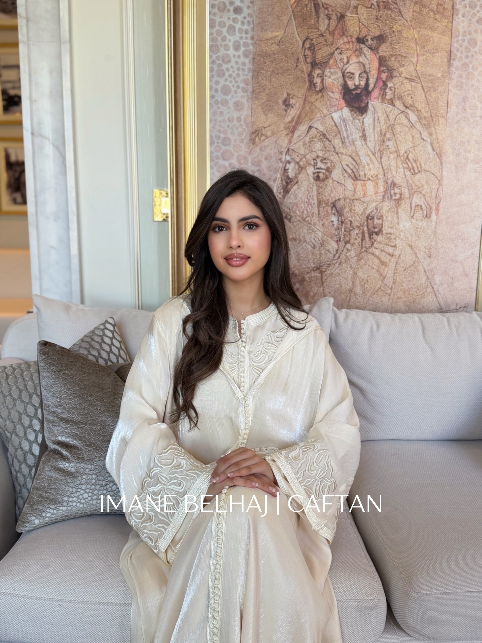 Flowing Moroccan jellaba Yara with traditional design and modern elegance