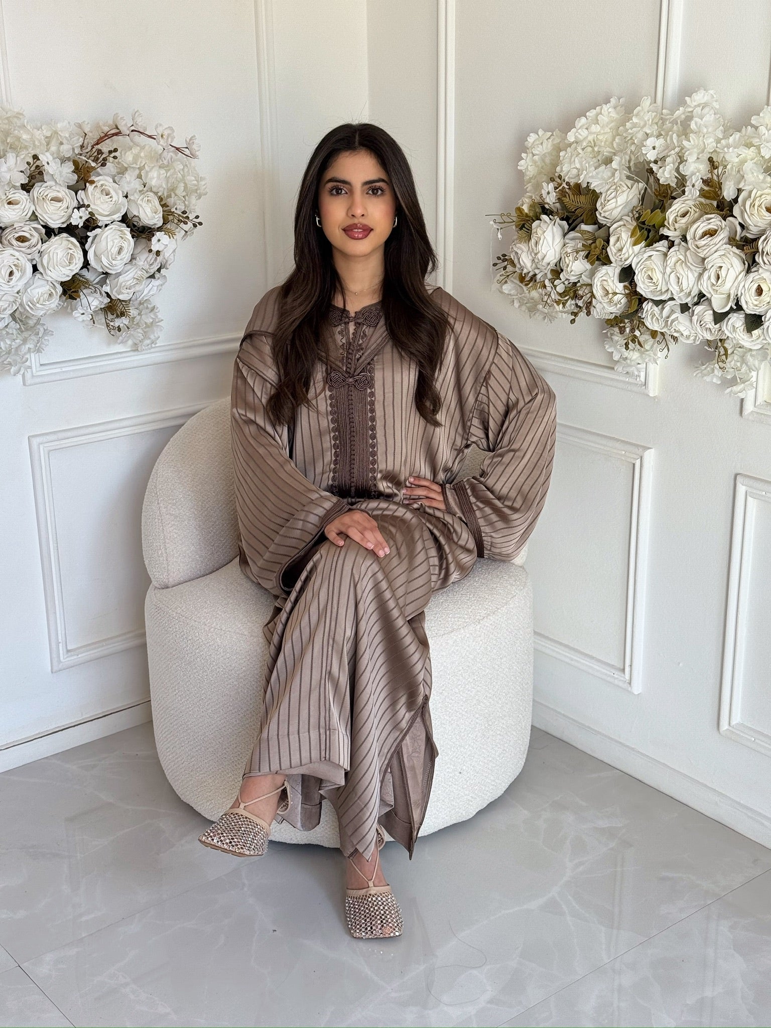 Elegant Moroccan jellaba for women, soft flowing fabric and traditional craftsmanship.