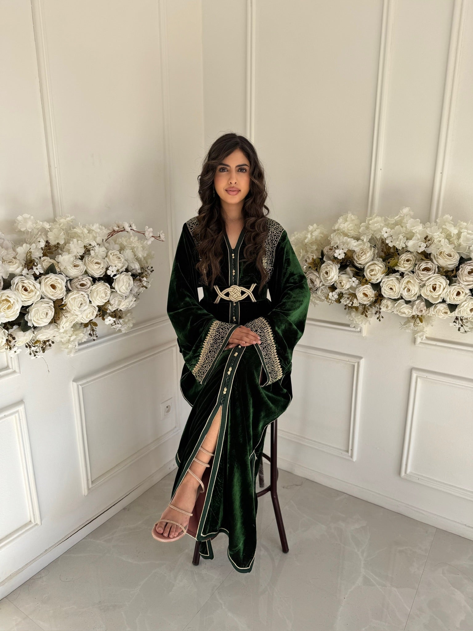 Elegant emerald green velvet Moroccan caftan – Caftan Layla for weddings and events
