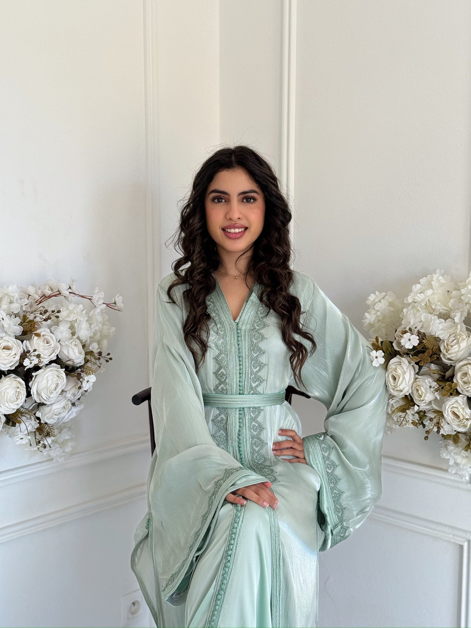 “Elegant mint green takchita with embroidery – Takchita Naima full outfit”